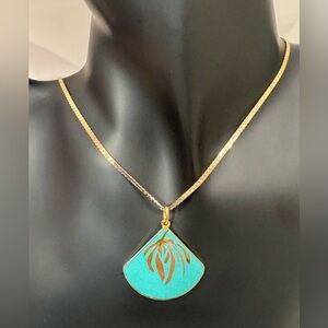 🌺 Laurel Burch Turquoise Enamel & Gold Tone Fan Pendant on Napier Necklace – 24”